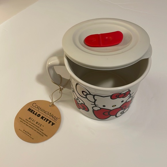 Corningware Hello Kitty 20-ounce Meal Mug with Lid - Picture 2 of 4